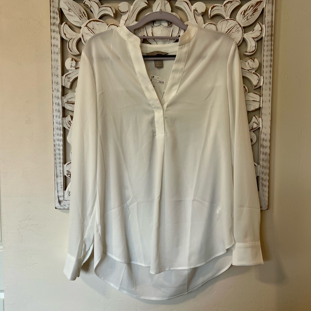 NWT H&M White V-Neck Blouse (Size US 6)